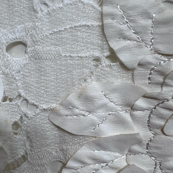 Giovanna Collection white lace with leather flowers - Picture 2 of 6